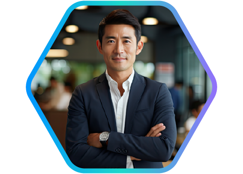 imagem de executivo de origem asi�tica com bra�os cruzados