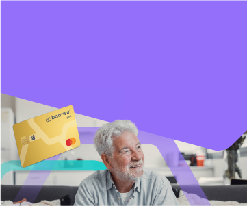 Foto de homem de cabelos brancos sorrindo e ilustra��o do cart�o Banrisul Mastercard Servidor P�blico Gold.
