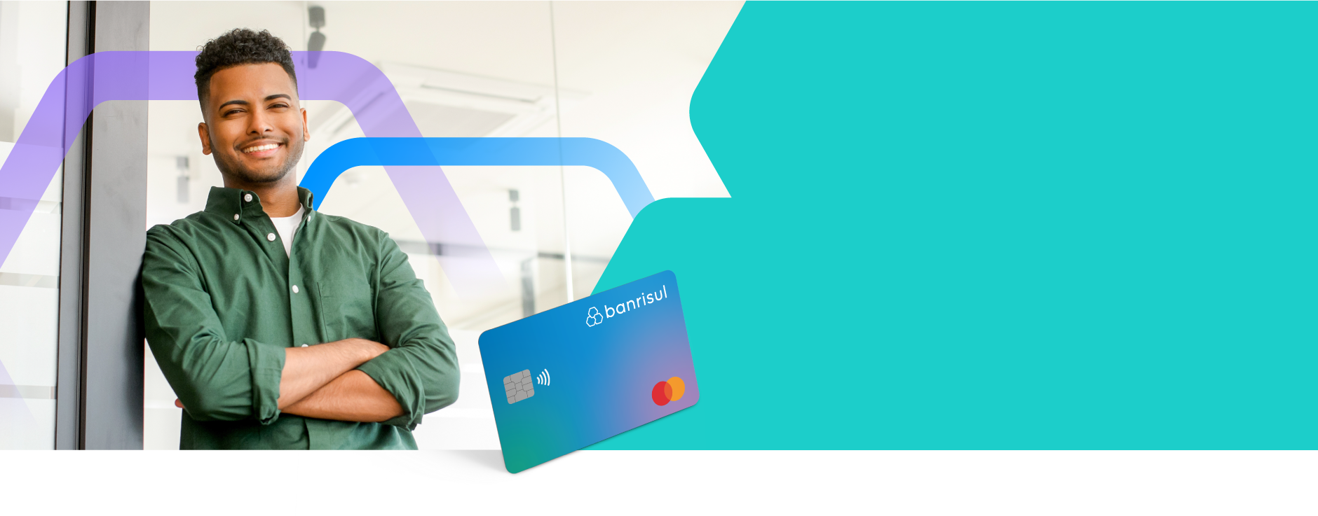 Foto de homem de bra�os cruzados sorrindo e ilustra��o do cart�o Banrisul Mastercard B�sico .